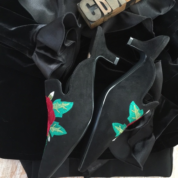 HEAVENLYSOLES Kitten Heel Embroidered Mules - Picture 4 of 12